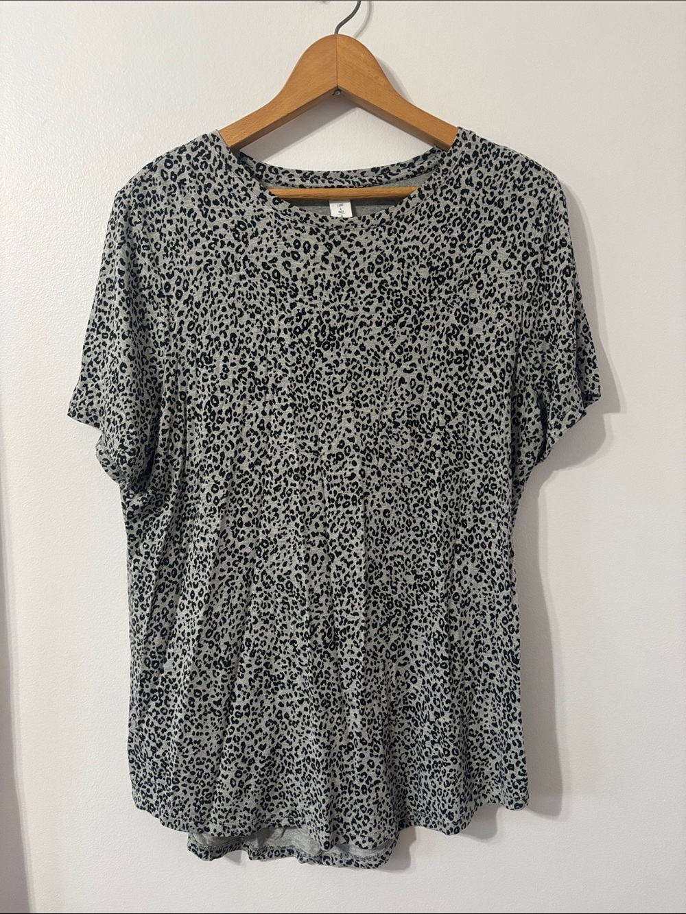 Old Navy Luxe Black and Gray Leopard Print Short Sleeve Tee - Size Tall